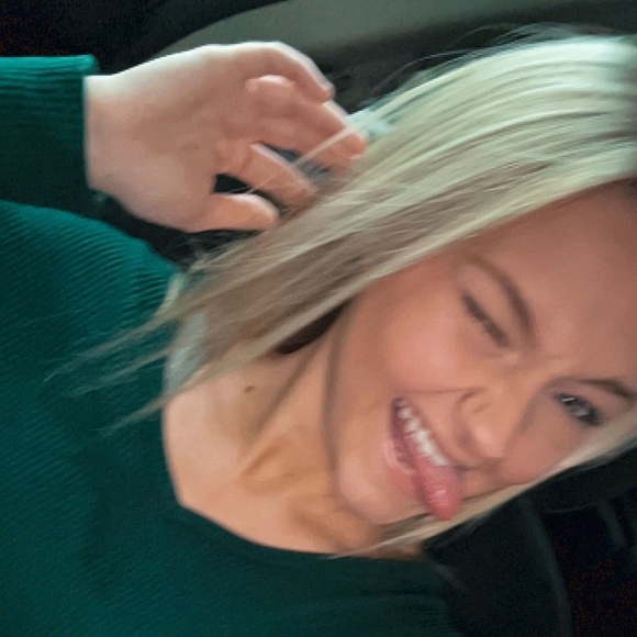 Meet your Posher, Addison - Picture 2 of 2